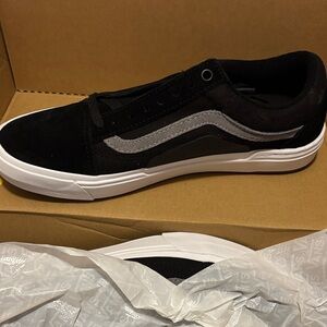 Vans Men's Black and White Sneakers